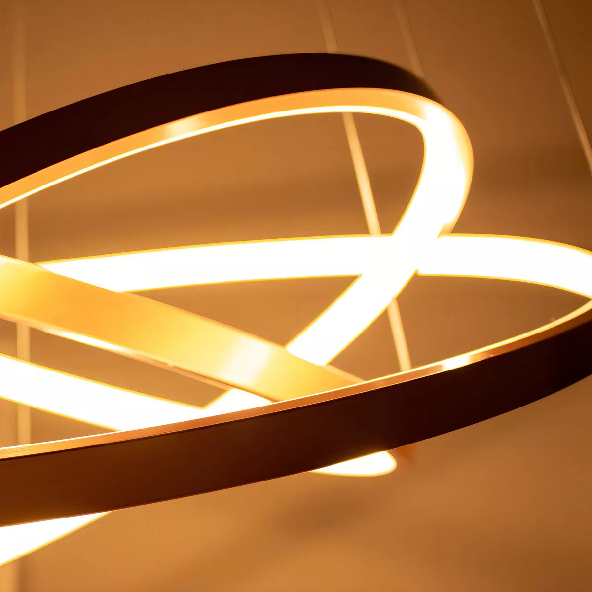 lustre, 
lustre para sala,
luminaria pendente,
luminária de teto,
lustre para quarto,
pendente para quarto,
pendente para sala,
luminária pendente,
lustre anel,
pendente aneis,
pendente,