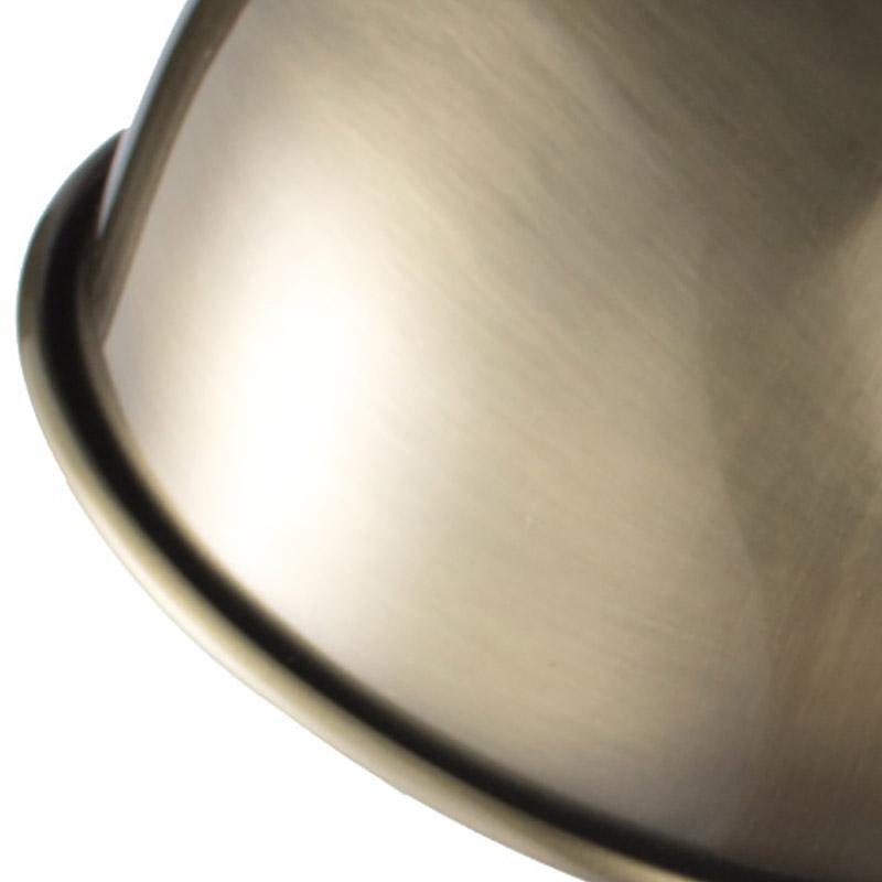 Lampe de bureau vintage en métal avec dôme réglable et bras flexible, idéale pour le bureau à domicile ou à la maison.