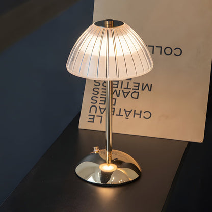 Lampe de table en laiton brossé, alimentée par piles, à LED