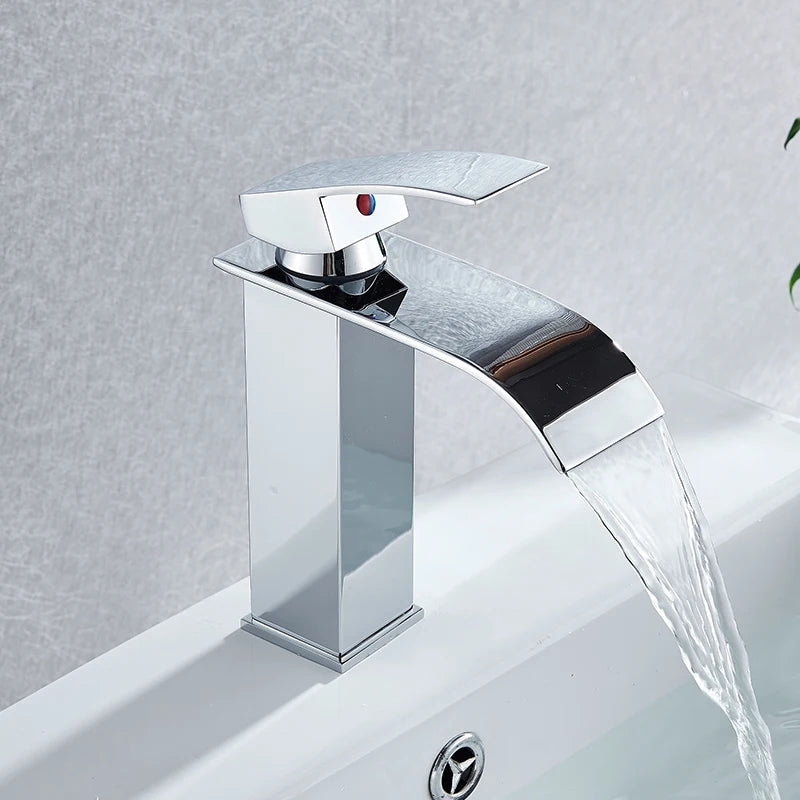 torneira banheiro, torneira do banheiro, torneira monocomando banheiro, torneira de pia banheiro, torneira gourmet banheiro, torneira dourada para banheiro,