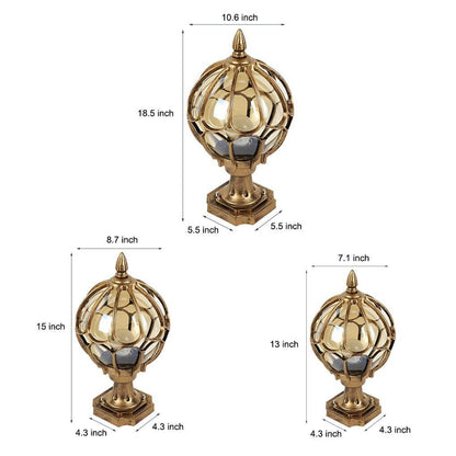 Lampes de poteau d'extérieur en forme de globe, style rétro, en verre et cuivre.