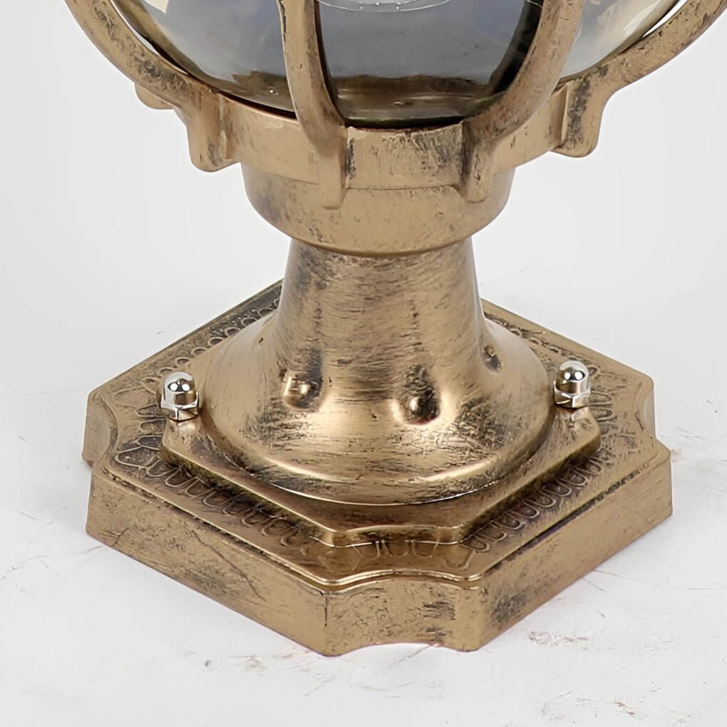 Lampes de poteau d'extérieur en forme de globe, style rétro, en verre et cuivre.