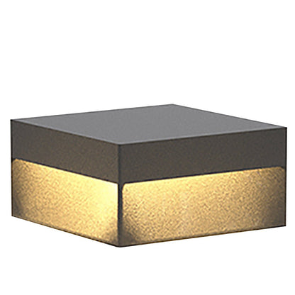 Lampes solaires carrées étanches modernes pour poteaux de clôture extérieurs.